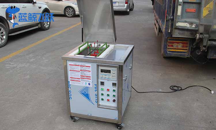 青青草网站下载有效解决玻璃镜片上白点和水印