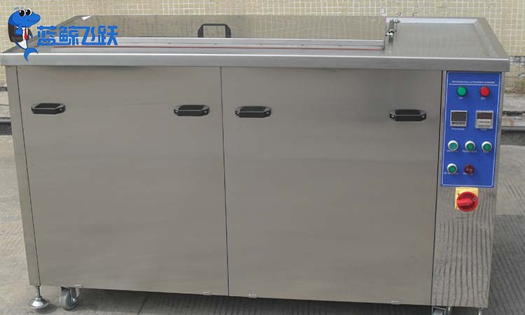 怎么判断青青草网站下载的性价比？