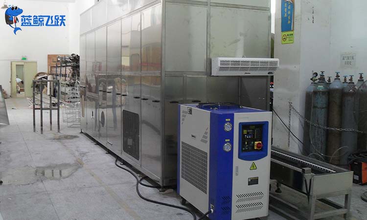 如何维护全自动玻璃面板清洗机？怎样判断出现故障？