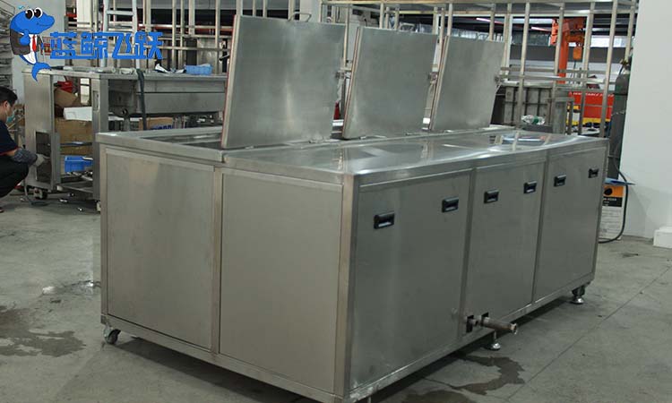 青青草网站下载清洗有哪些优势？如何选择清洗液？