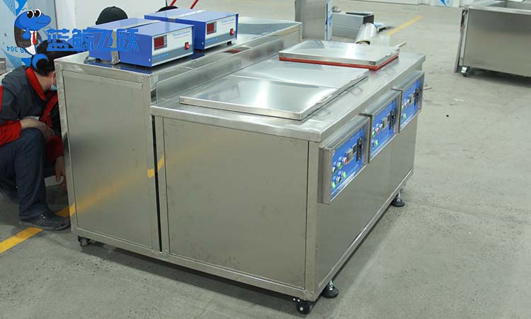 青青草网站下载在电子行业的应用，如何清洗电子元器件？