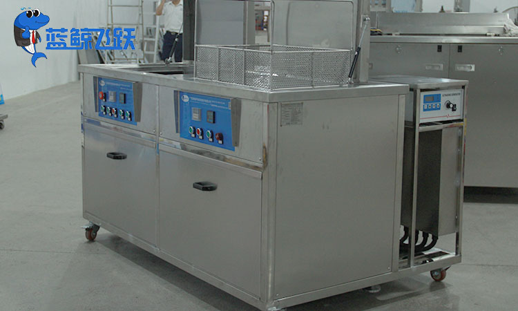 青青草网站下载在汽配行业的应用，如何处理汽车零件的污渍？