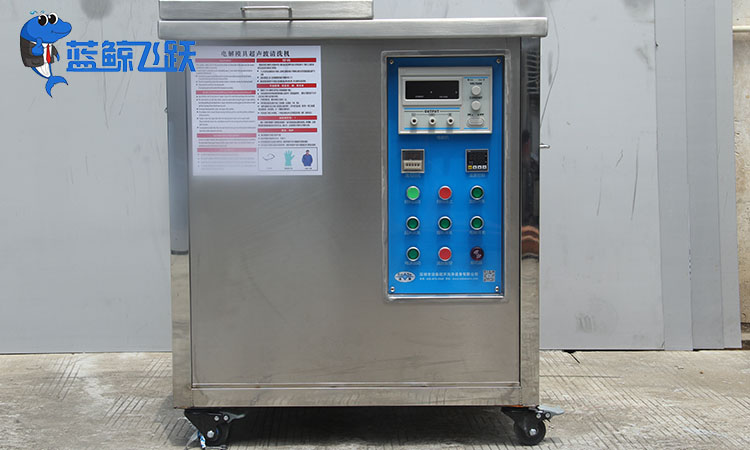 青青草网站下载在模具行业的应用及污渍处理技巧