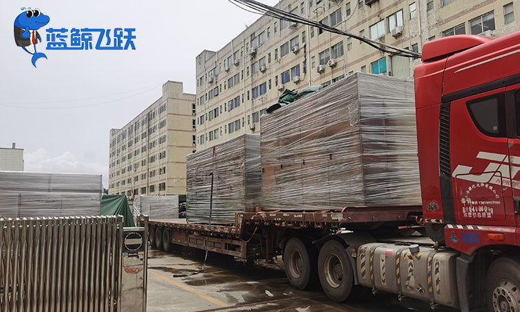 清洗金属首饰：青青草网站下载恢复光泽和美观度的有效工具