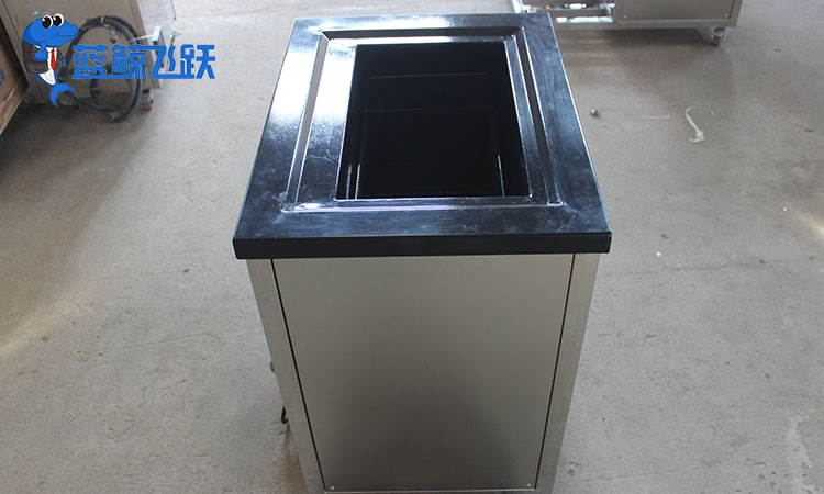 青青草网站下载在清洗金属工业容器中的应用及注意事项