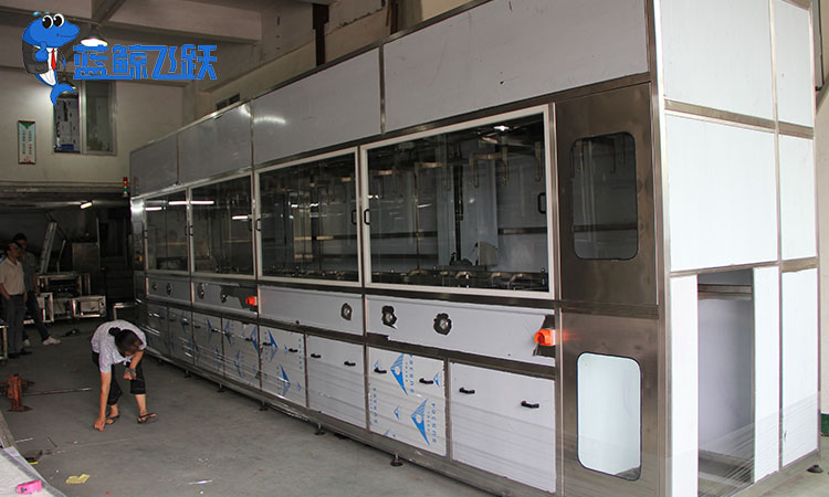 提升行驶平稳性和安全性：青青草网站下载清洁金属车轮表面的尘垢和油污