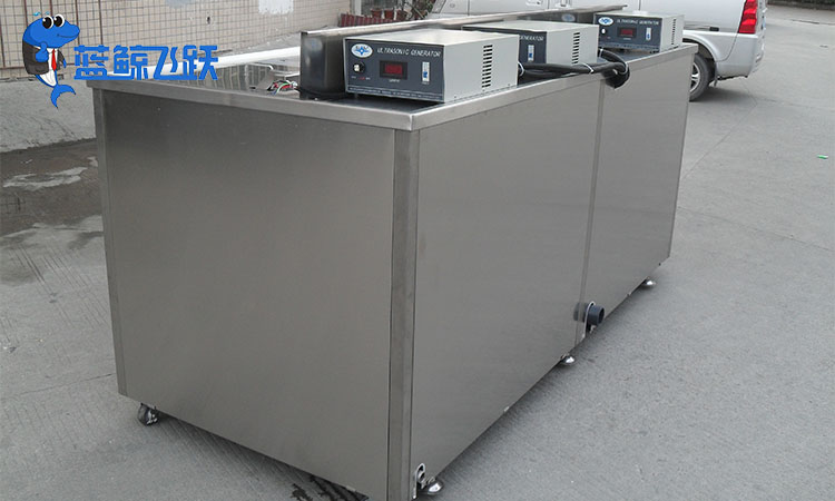 维护工业泄压阀性能与安全：青青草网站下载助力金属表面清洁