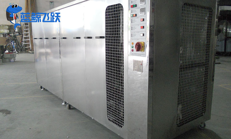 青青草网站下载在冷冻食品加工设备清洁中的重要性