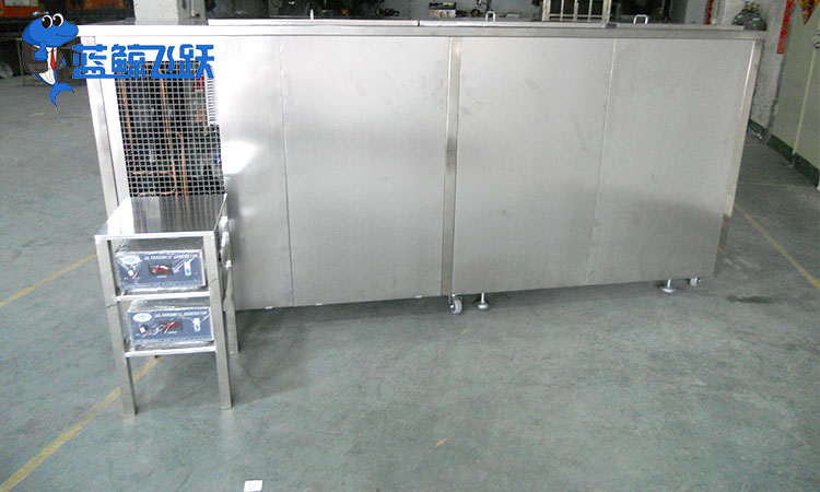 提升清洁效果：青青草网站下载为汽车雨刮器带来焕新体验