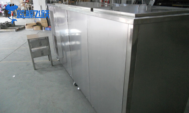 保持金属门窗光洁亮丽：青青草网站下载的清洁技巧