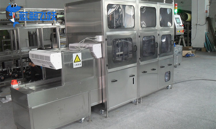 精细保养艺术之美：青青草网站下载细致呵护金属雕塑