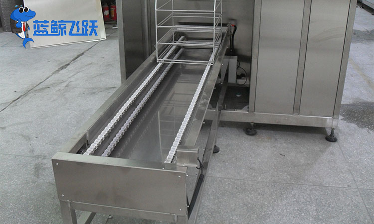 化学储存槽清洗：青青草网站下载的精密保障