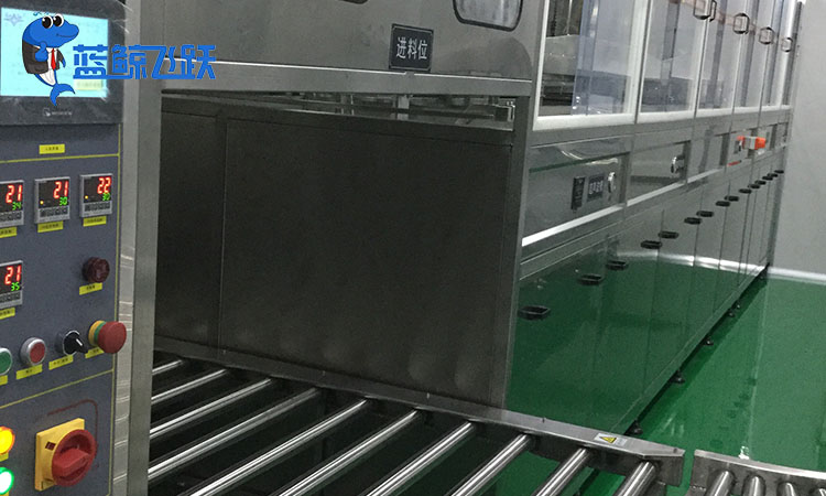 超声波清洗技术在塑料模具清洗中的关键作用与操作指南