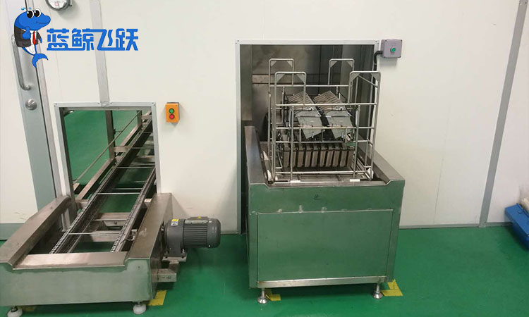 清洗无残留：青青草网站下载还原金属原始光泽