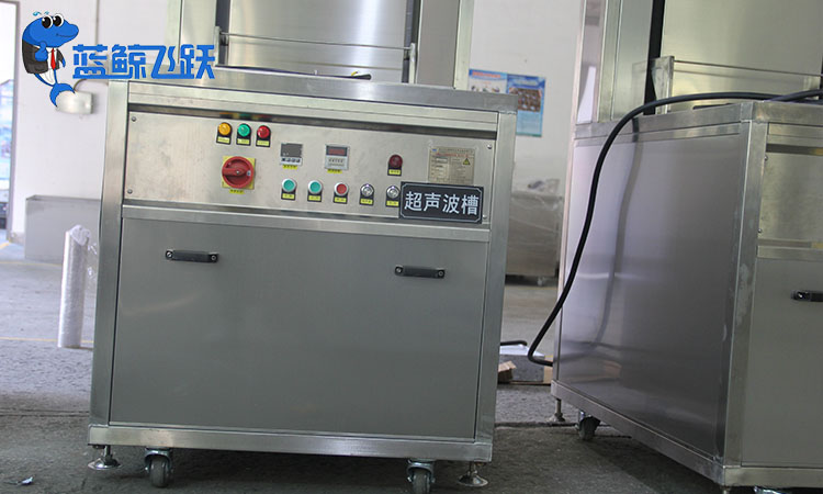 超声波清洗器：橡胶制品清洗的创新解决方案