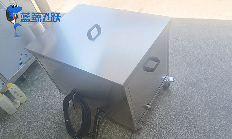 单臂青青草网站下载：高效精准的工业清洗解决方案