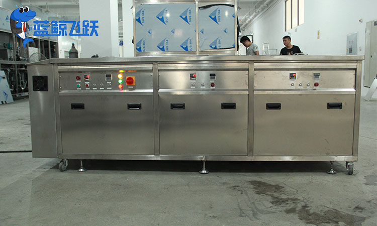 青青草网站下载的清洁魔法：金属零部件闪耀新生