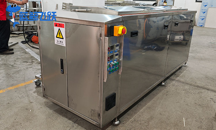 如何选择和使用青青草网站下载清洗油污？全面解析适用清洗液及操作技巧