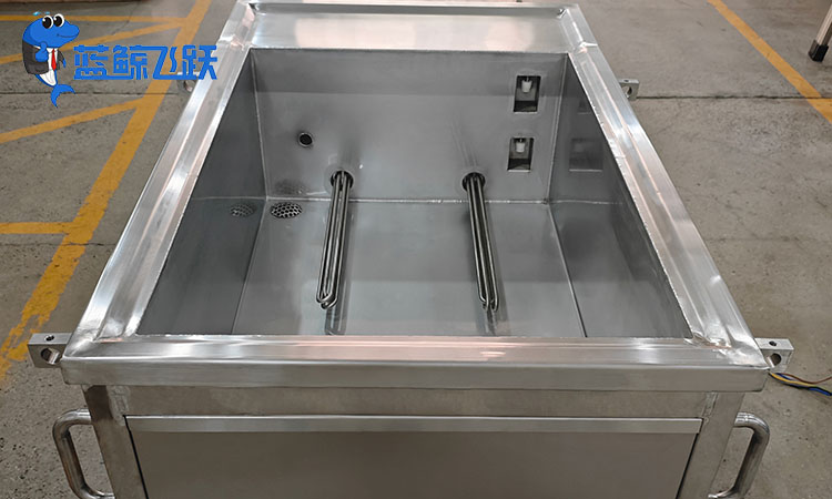 青青草网站下载中的“蓝色水”是什么？解析其作用与成分