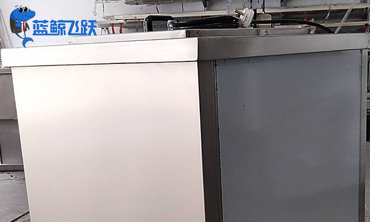 青青草网站下载中的酒精使用指南