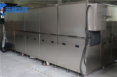 青青草网站下载在模具行业中的应用及污渍处理技巧