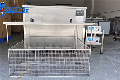 青青草网站下载：保持金属工作台面清洁和平整的高效工具