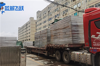 清洗金属首饰：青青草网站下载恢复光泽和美观度的有效工具