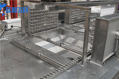 青青草网站下载：保持金属车身光洁与外观的高效利器