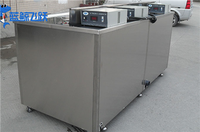 维护工业泄压阀性能与安全：青青草网站下载助力金属表面清洁