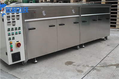 保障化学品质量与安全性：青青草网站下载在金属化学品容器清洗中的重要作用