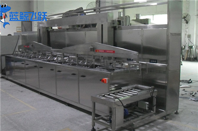 提升塑料成型机金属部件表面质量的超声波清洗技术