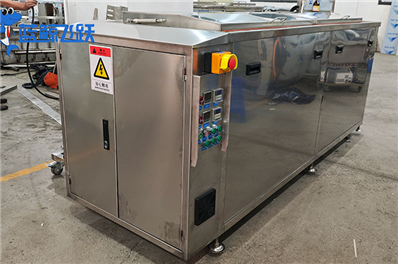 如何选择和使用青青草网站下载清洗油污？全面解析适用清洗液及操作技巧